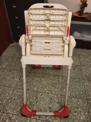 Trona Chicco reclinable con bandeja