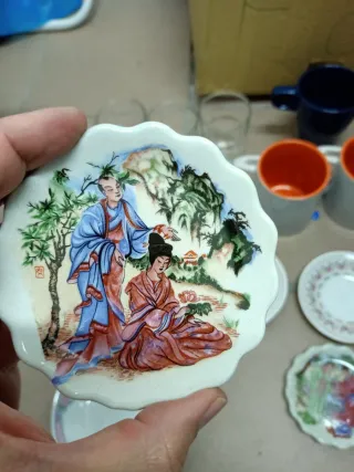 Conjunto Louça Variada: Copos, Canecas e Pratos