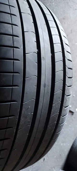 275/40 R20 106W