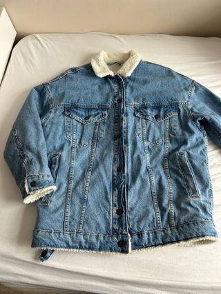 Cazadora vaquera Bershka borreguito oversize XS