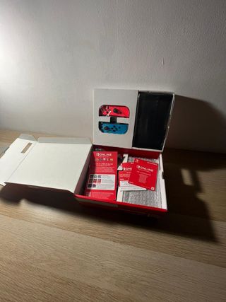 Nintendo Switch NUEVA PRECINTADA + Juegos + Fundas