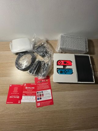 Nintendo Switch NUEVA PRECINTADA + Juegos + Fundas
