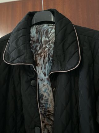 Giacca trapuntata nera con dettagli