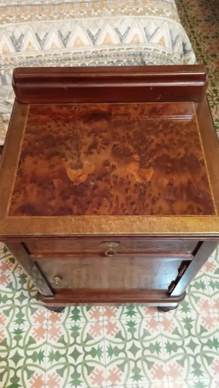 Mesita madera antigua
