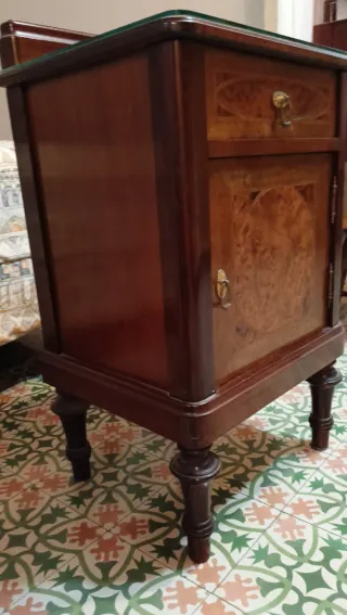 Mesita madera antigua