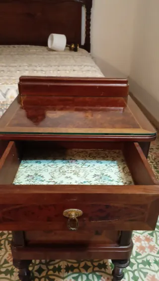 Mesita madera antigua