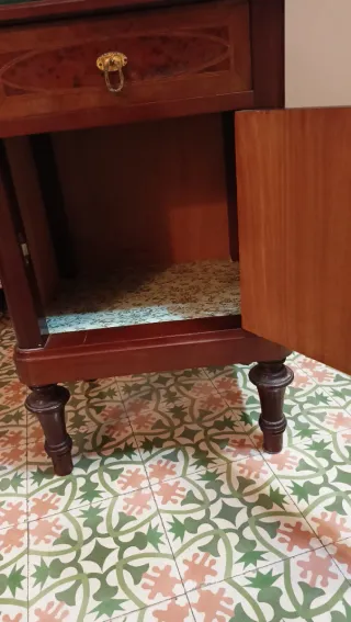 Mesita madera antigua