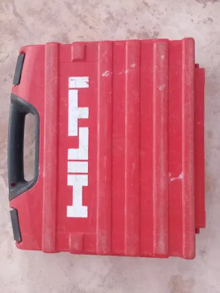 2 Cajas de herramientas Hilti 1 Makita y otra negr