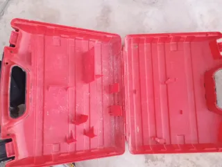 2 Cajas de herramientas Hilti 1 Makita y otra negr