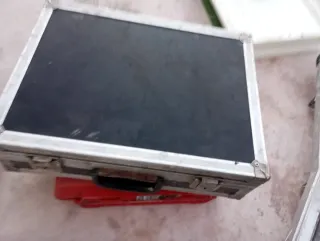 2 Cajas de herramientas Hilti 1 Makita y otra negr