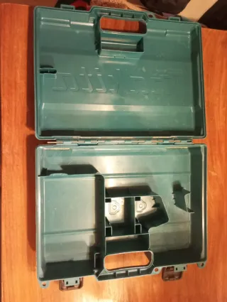 2 Cajas de herramientas Hilti 1 Makita y otra negr