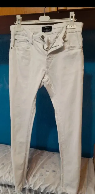 Pantalón pitillo blanco