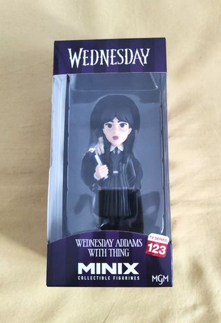 Minix Mercoledi Addams con Thing