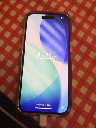 iPhone 15 Verde esta muy bien cuidado y la bateria