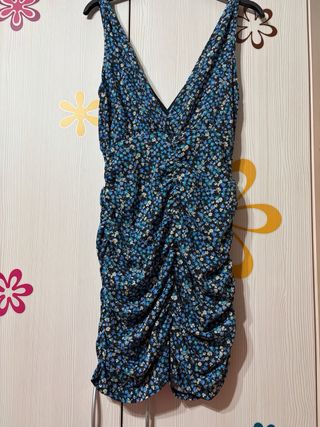 Vestido floral azul y negro