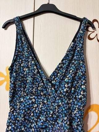 Vestido floral azul y negro