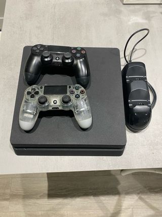 PS4 (PlayStation 4) con 2 mandos y juegos