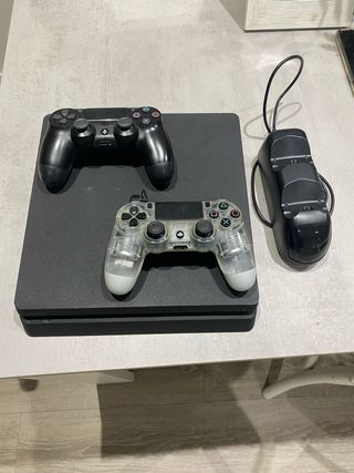 PS4 (PlayStation 4) con 2 mandos y juegos