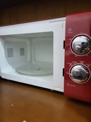 Microondas Rojo Estilo Vintage