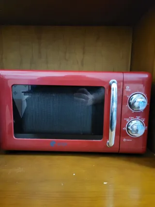 Microondas Rojo Estilo Vintage