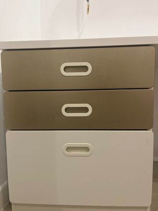 Scrivania giovanile con cassettiera