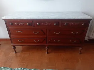 Cómoda antigua madera con mármol