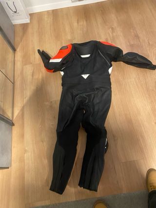 Mono Dainese Avro 4 2 Piezas Talla 54