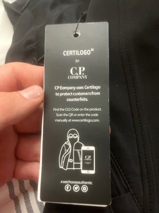 Chaqueta CP Company Negra con Gafas