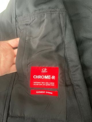 Chaqueta CP Company Negra con Gafas