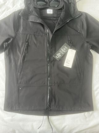 Chaqueta CP Company Negra con Gafas