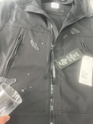 Chaqueta CP Company Negra con Gafas