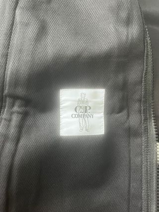 Chaqueta CP Company Negra con Gafas