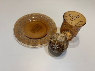 Juego de vaso, plato y bola decorativa