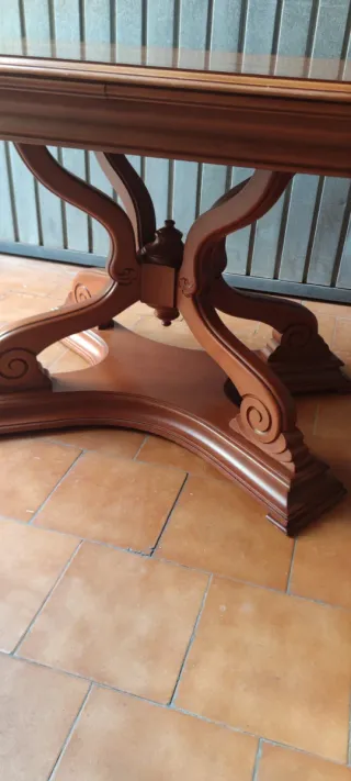 Mesa de comedor extensible ovalada de madera