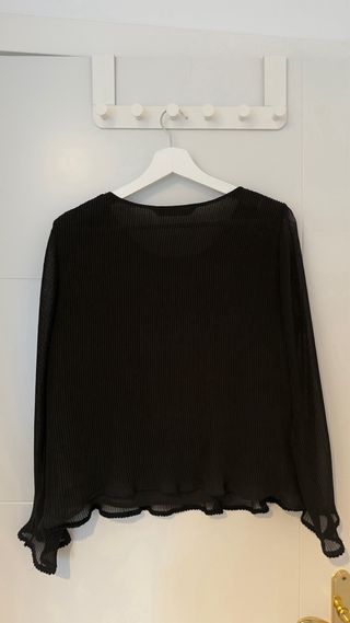 Blusa plisada Zara negra manga larga