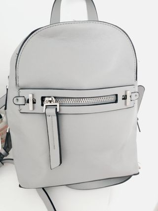 Mochila pequeña gris sin estrenar