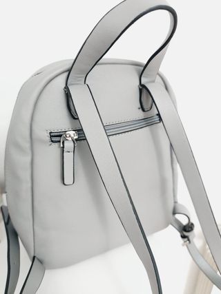 Mochila pequeña gris sin estrenar