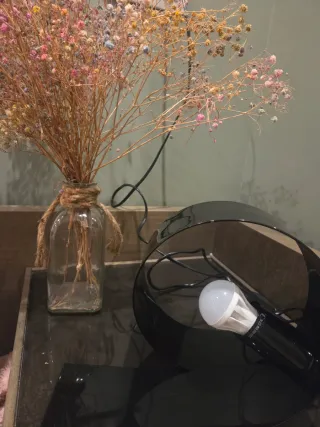 Lámpara de mesa moderna negra