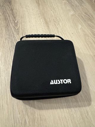 Nintendo 2DS Negra con juegos y funda.