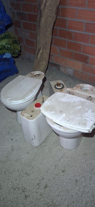 Inodoro de cerámica blanco