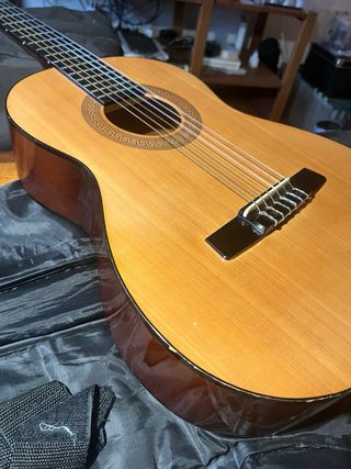 Guitarra Clásica Joven 3/4 (93cm) con funda.