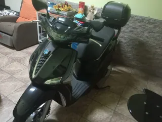 Piaggio Liberty 49cc Scooter Negra