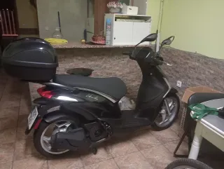Piaggio Liberty 49cc Scooter Negra