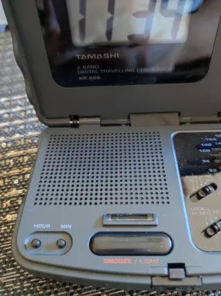 Radio Reloj Digital Tamashi KR 260 Portátil