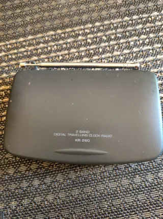 Radio Reloj Digital Tamashi KR 260 Portátil