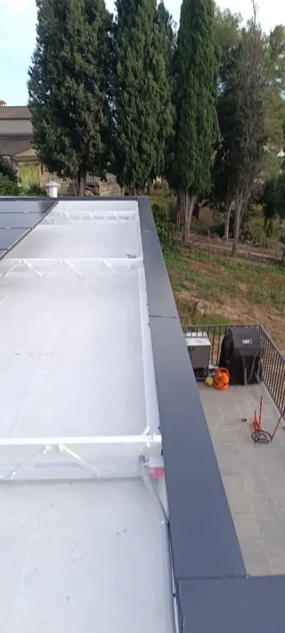 Servicio de montaje de paneles sándwich