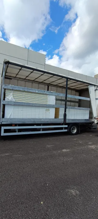 Servicio de montaje de paneles sándwich