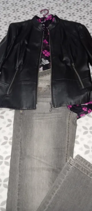 Camiseta gasa cuello alto estampado floral