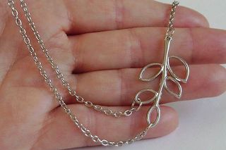 Gargantilla doble con hojas