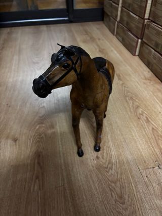 Escultura caballo cuero